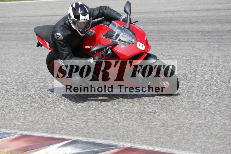Archiv-2025/27 12.06.2025 Ducati Schweiz Trackday Warmup  ADR/blau-bleu/6